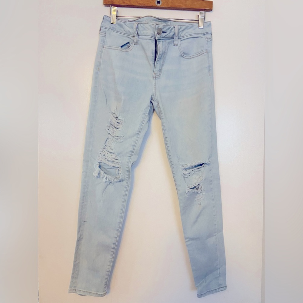 American Eagle Outfitters Light Wash Jegging. Size 10 Short